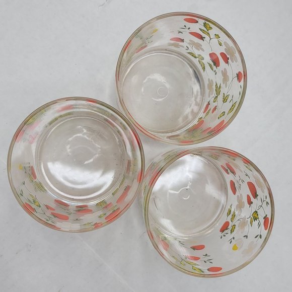 vintage strawberry and flower plastic drinking cups set of 3 - Picture 2 of 4